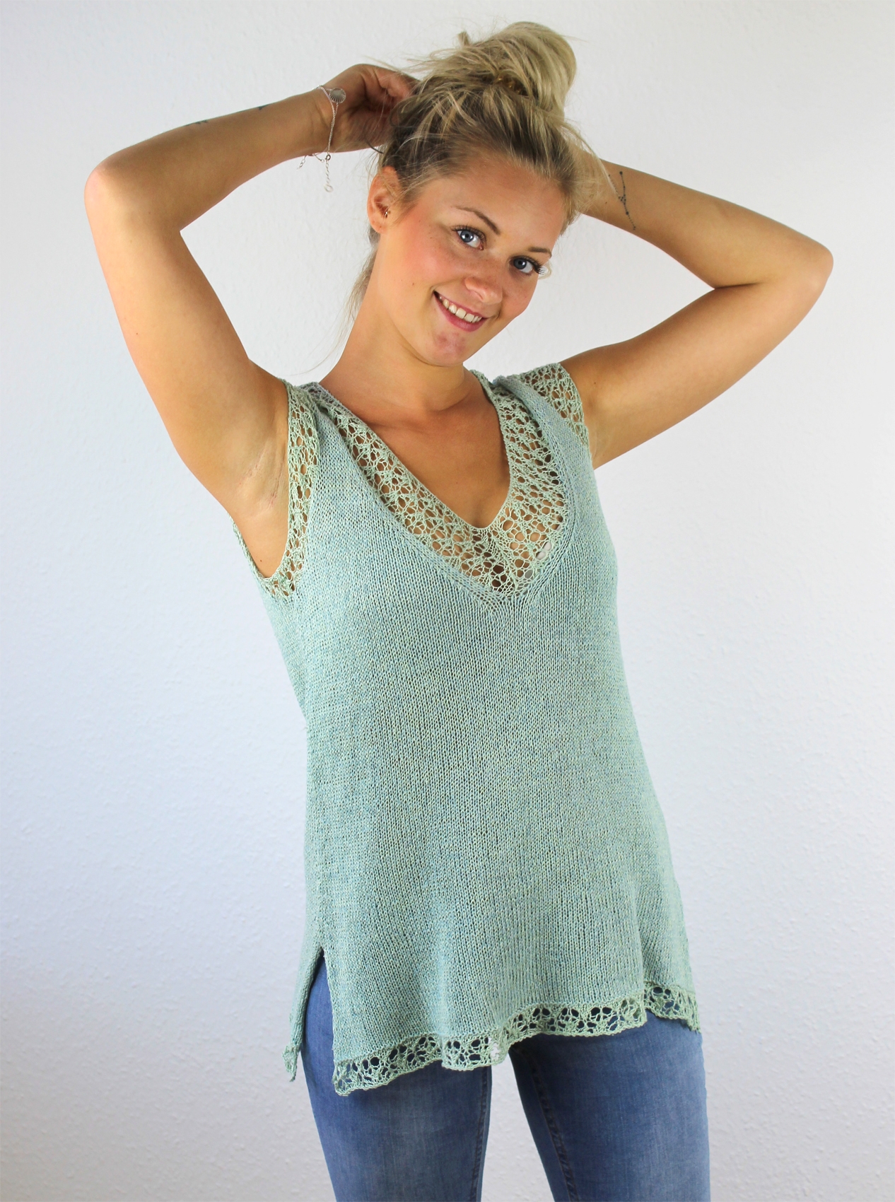 22.2 Top With Lace Eedges UK